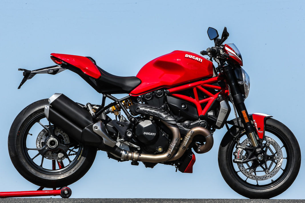 The 2016 Ducati Monster 1200 R has fully adjustable Öhlins suspension, Brembo brakes and forged Marchesini wheels.