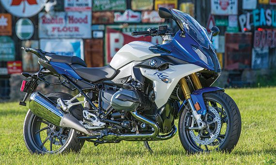 The 2016 R 1200 RS shares the R’s engine, chassis and running gear, and adds an effective fairing and adjustable windscreen as well as lower, narrower handlebars.