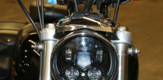 The Daymaker has one optical lens for low beam and three for high, giving it a futuristic look that complements the Dyna’s blacked-out appearance