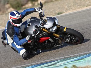 Top-of-the-line Speed Triple R gets Öhlins suspension (the S-model gets Showa suspension) and high-end cosmetic details.