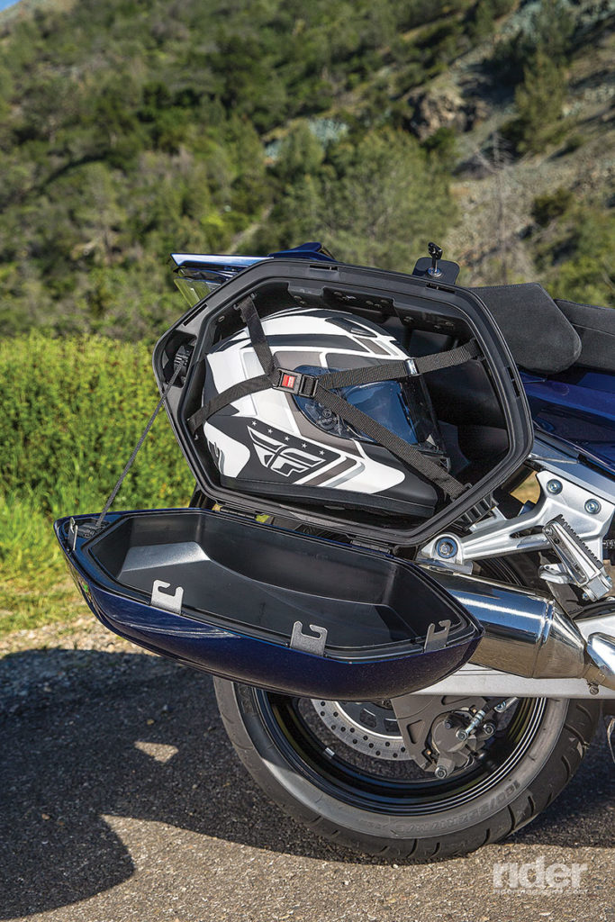 2016 Yamaha FJR1300ES saddlebag