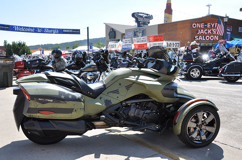 You could own this custom Can-Am Spyder F3-T, by bidding in an online auction by RoadWarrior.org. All proceeds benefit veterans. (Photo: RoadWarrior.org)