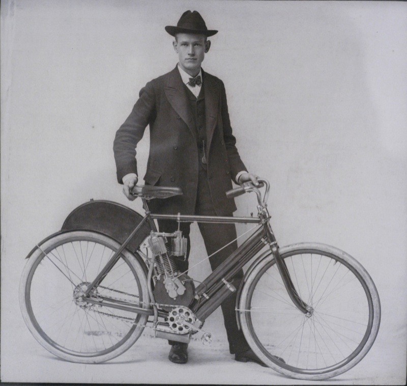 Hedstrom with the finished Indian prototype. Note the bare tank: the brand was later artistically applied to this photo for publication.