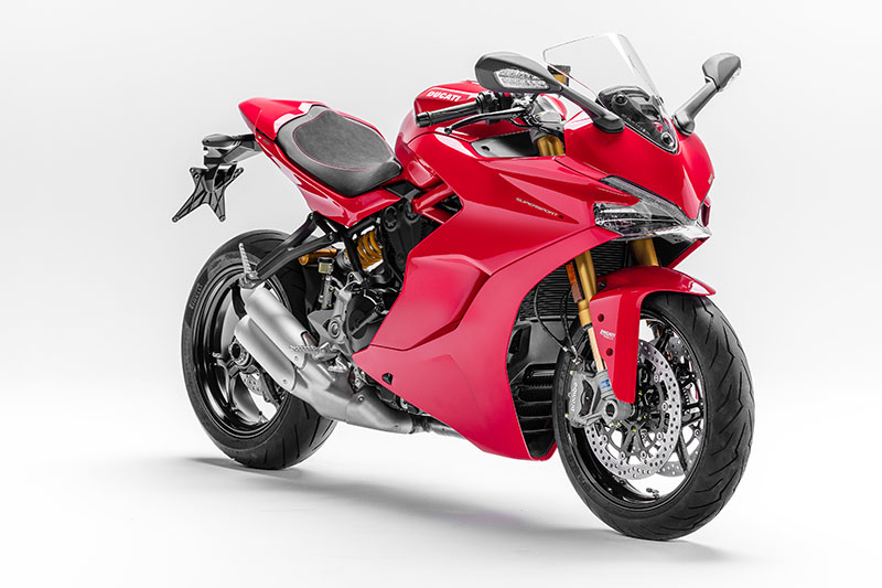 Ducati resurrects the legendary SuperSport name with a new street-focused sportbike powered by a 937cc Testastretta 11° L-twin. This is the up-spec SuperSport S in classic Ducati Red.