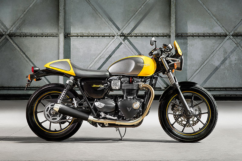 The 2017 Triumph Street Cup is the fourth model in the Bonneville line powered by the 900cc "high torque" parallel twin.