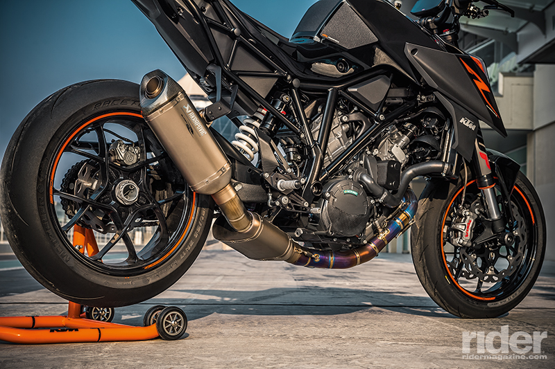 The Super Duke R's engine was reworked with a new cylinder head and intake.