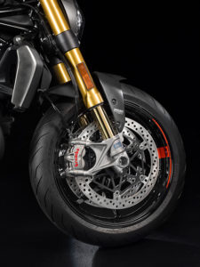The Ducati Monster 1200 S gets fully adjustable Öhlins suspension and Brembo M50 monobloc radial calipers.