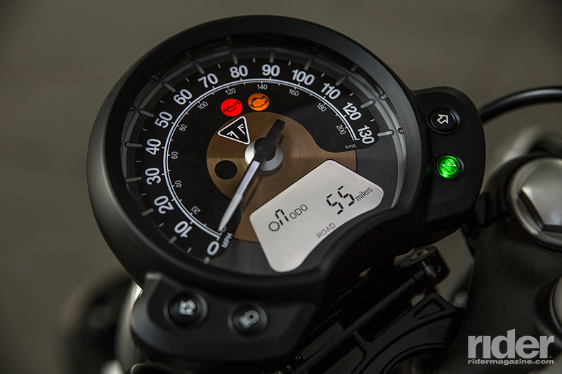 The single-dial display has an analog speedometer, with an LCD gear position indicator and fuel level, and selectable fuel range, fuel consumption data, engine speed, clock, odometer and tripmeters, clock, service indicator, heated grip settings (optional) and cruise control setting (optional).