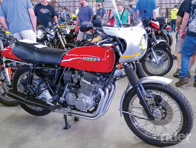 This spotless Honda 750 Super Sport stopped me in my tracks.