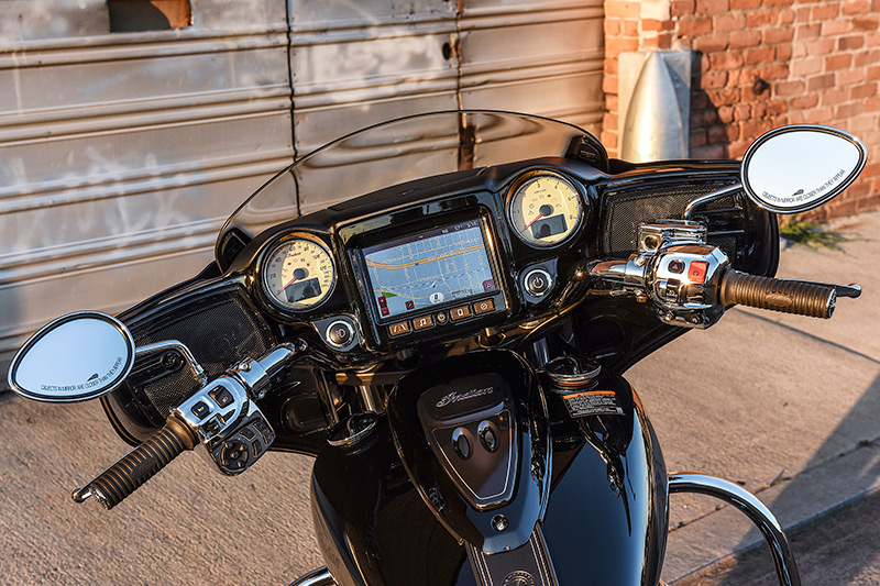 2017 Indian Chieftain Limited cockpit