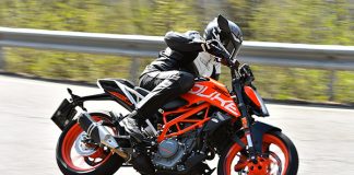 2017 KTM 390 Duke action
