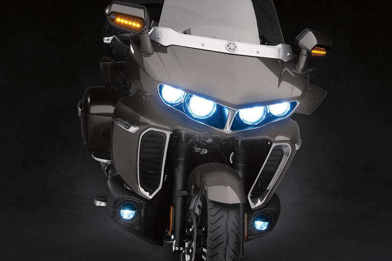 2018 Yamaha Star Venture LED lights