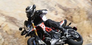 2018 Aprilia Dorsoduro 900 action