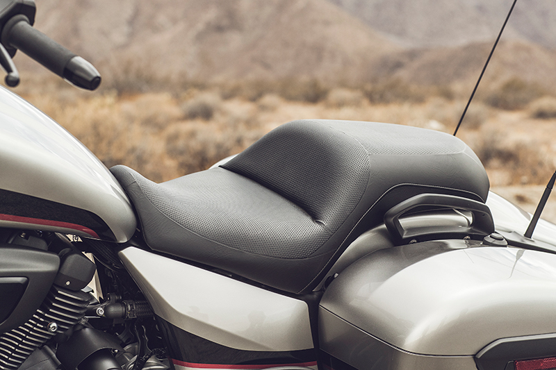 2018 Yamaha Star Eluder seat