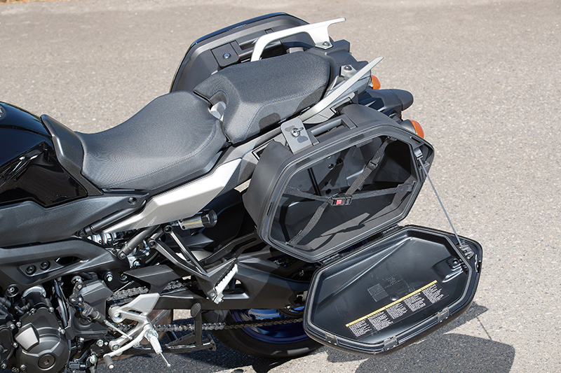 2019 Yamaha Tracer 900 GT seat saddlebags