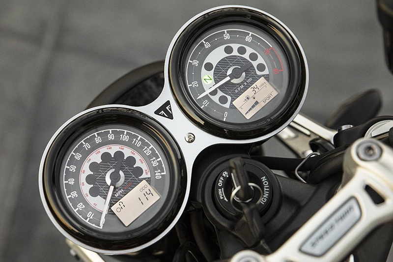 2019 Triumph Speed Twin gauges