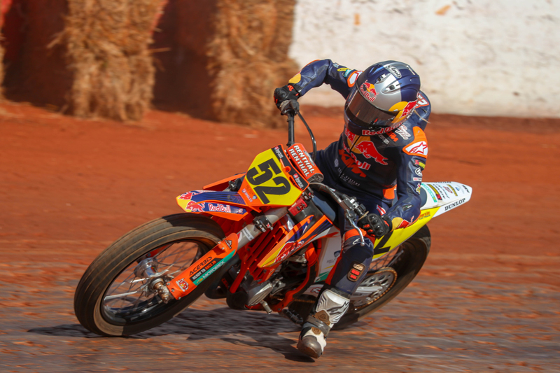 Shayna Texter flat track