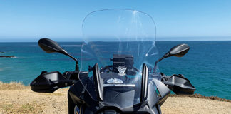 National Cycle VStream Touring Screen and ZTechnik Stabilizer installed on a 2019 BMW R 1250 GS.
