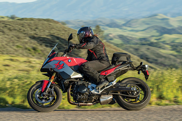 2020 Bmw F 900 Xr Vs Yamaha Tracer 900 Gt Comparison Test Rider Magazine 4166