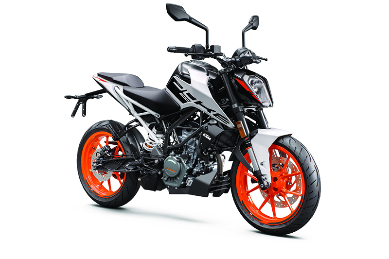 2020 KTM 200 Duke First Look Review