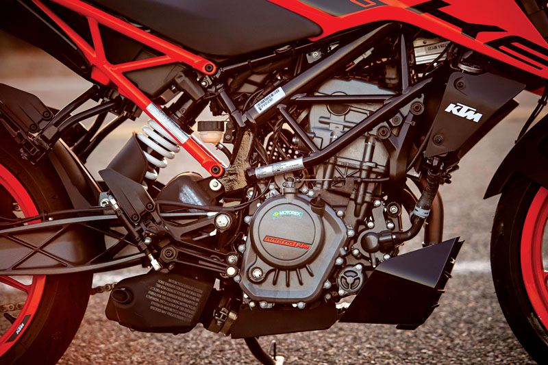 2020 KTM 200 Duke Review 5 | Rider Magazine