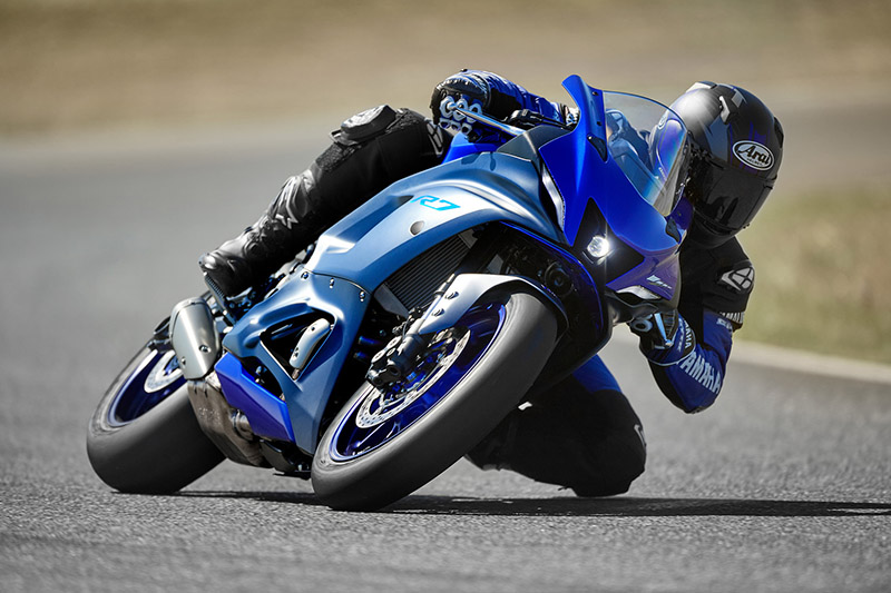2022 Yamaha YZF-R7 review action track