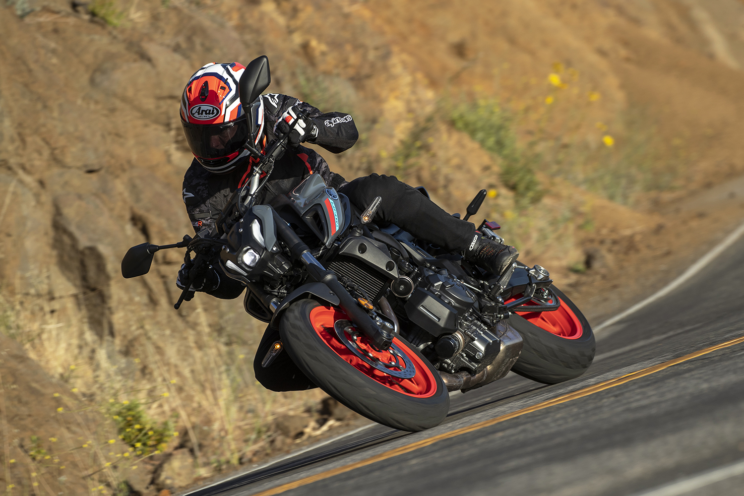 Yamaha's 2023 MT-07 Gets New TFT Display, Y-Connect Feature - Roadracing  World Magazine
