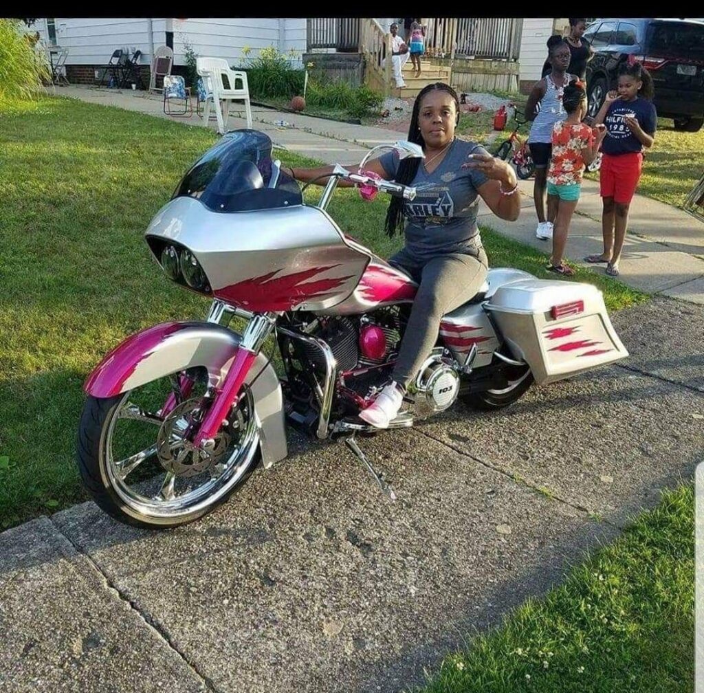 Lisa Lewis Women Who Ride Harley-Davidsons