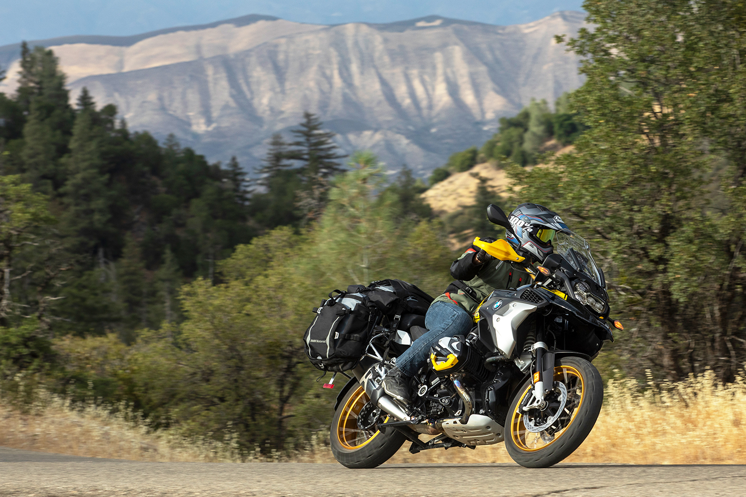 gs 1250 adventure 2021 triple black