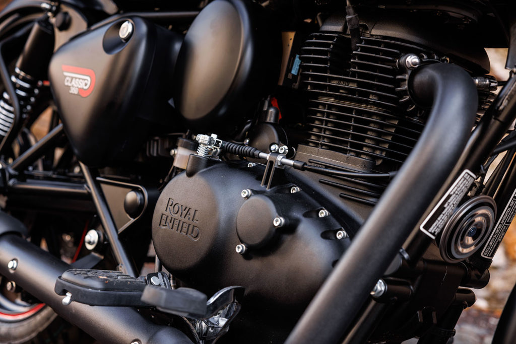 Royal enfield classic stealth black cruiser bikes sales india