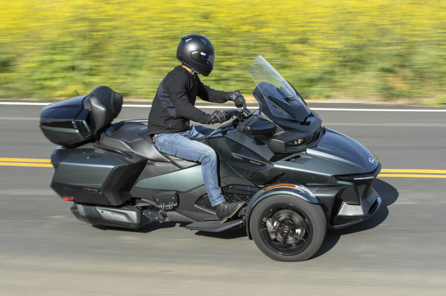 Can-Am Spyder review: Newbies may dig it, serious bikers, not so