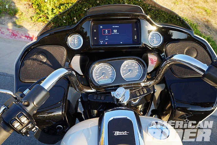 Harley-Davidson Road Glide vs Indian Challenger