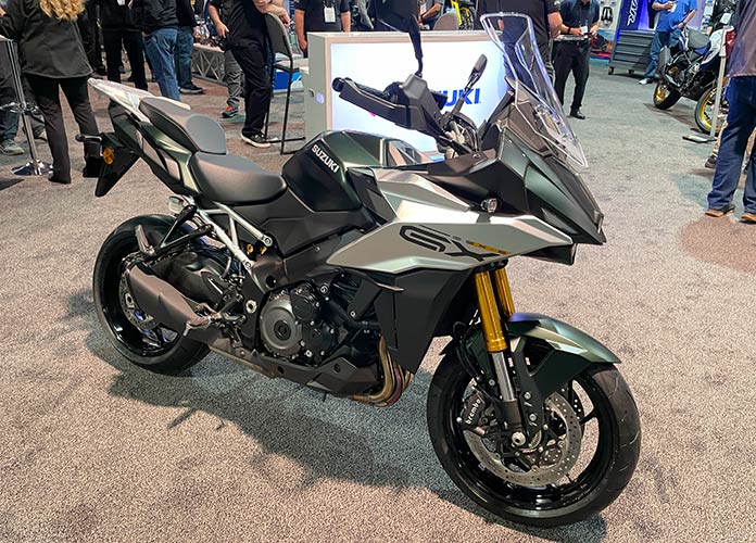 Nuove Moto AIMExpo 2024 Suzuki GSX-S1000GX+