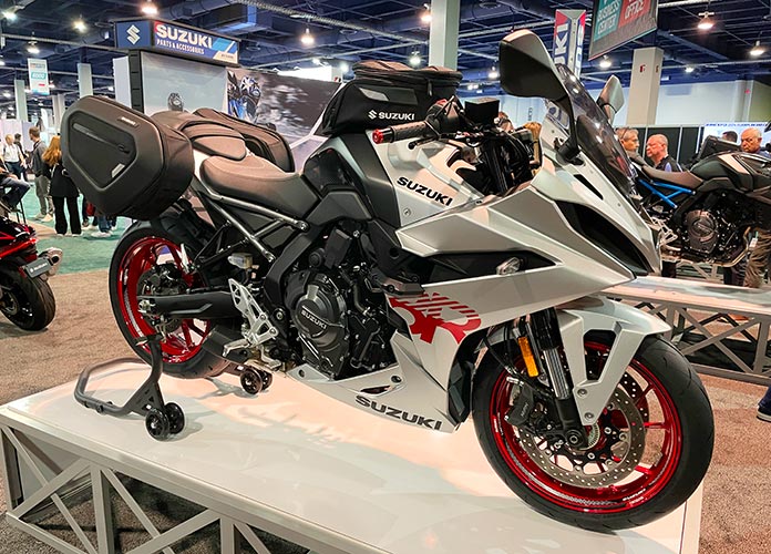 Yeni Motosikletler AIMExpo 2024 Suzuki GSX-8R