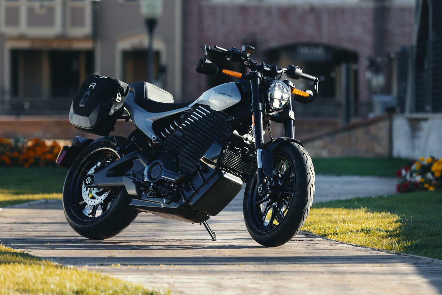 2025 LiveWire S2 Alpinista Preview Rider Magazine