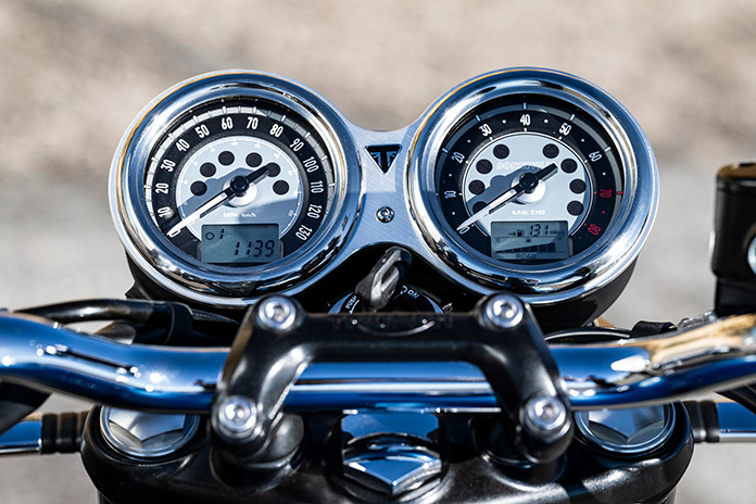 2026 Triumph Bonneville review T120 gauges
