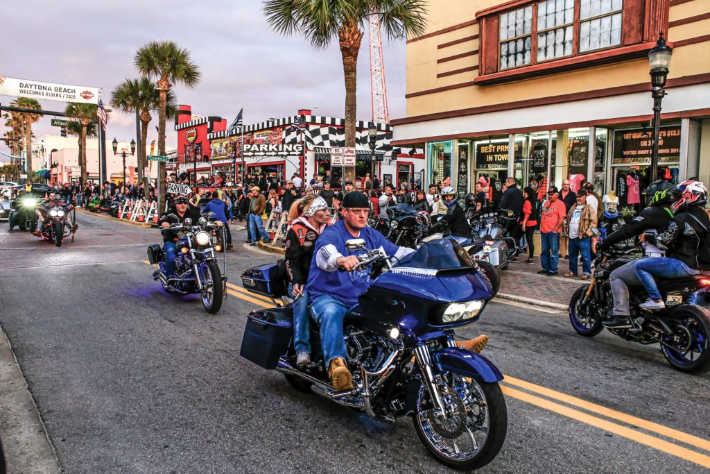 A sunset picture of Main Street doesn’t show the loud chaos of the street. 