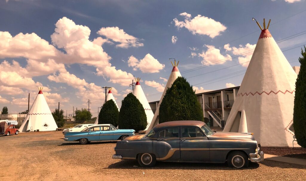 Neon Nights on Route 66—The Story of The Motor Lodge